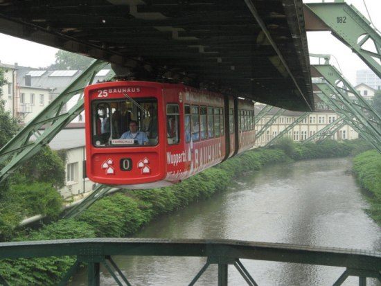 قطار فوبرتال المعلق 2