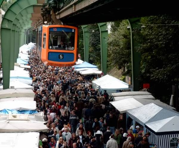 قطار فوبرتال المعلق 6