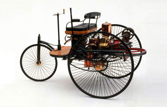 أول سيارة مرسيدس بنز