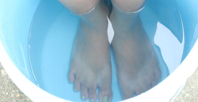 اغسل قدميك عدة مرات فى اليوم اغسل قدميك عدة مرات فى اليوم