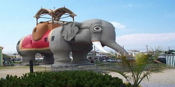 مبنى على شكل فيل