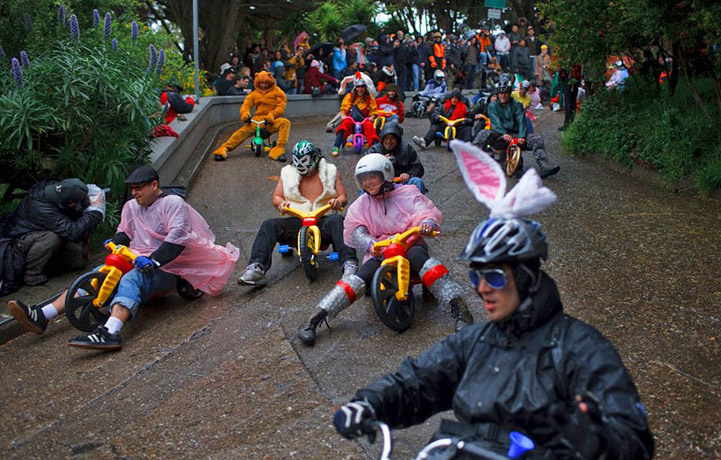 سباق الدراجات ثلاثية العجلات في سان فرانسيسكو سباق الدراجات ثلاثية العجلات في سان فرانسيسكو