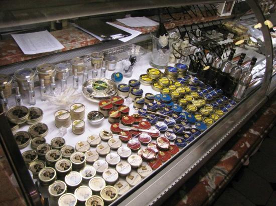 يحفظ الكافيار في درجات حرارة منخفضة